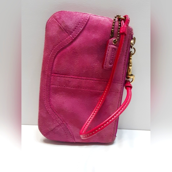 Barbiecore PINK side zipper Coach Wristlet - Picture 3 of 3